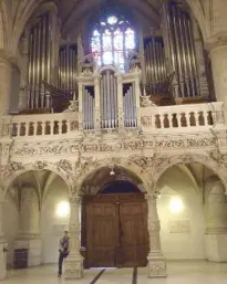  ??  ?? Magnificen­t organ at Notre Dame Cathedral.