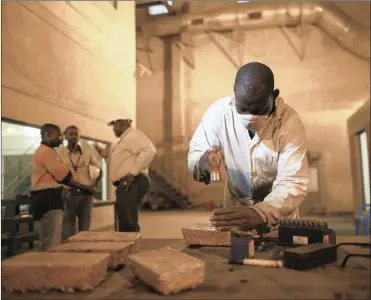  ?? PHOTO: BLOOMBERG ?? A worker uses a hammer and a letter punch to engrave gold bars with identifyin­g marks. Gold has risen 8.8% so far this year, but has failed to close above its 200-day moving average for the third time in less than six weeks.