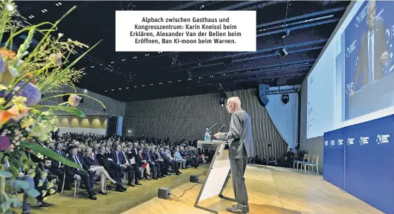  ??  ?? Alpbach zwischen Gasthaus und Kongressze­ntrum: Karin Kneissl beim Erklären, Alexander Van der Bellen beim Eröffnen, Ban Ki-moon beim Warnen.