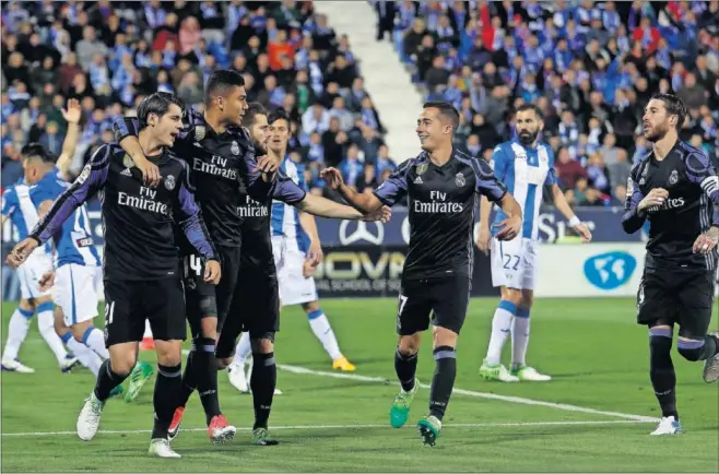  ??  ?? MORATA, EL GOLEADOR. El delantero madrileño volvió a la titularida­d en Butarque y lo celebró marcando tres goles.