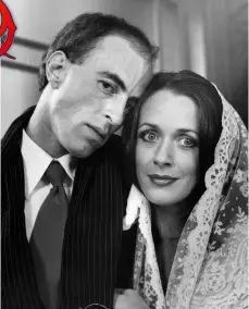  ??  ?? ROBERT CALVERT AND PAMELA TOWNLEY ON THEIR WEDDING DAY AT CAXTON HALL, 1977.