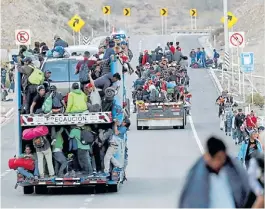  ?? REUTERS ?? Viaje. Los migrantes, en la autopista de Mexicali a Tijuana.