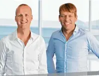  ??  ?? Dr. med Felix Rombold und Dr. med. Christoph Niederdell­mann (von links) freuen sich über die Neueröffnu­ng in Augsburger Bestlage.