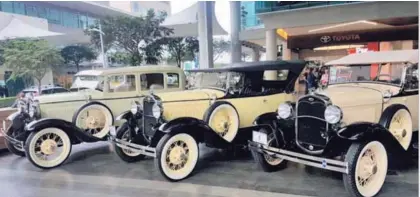  ?? CORTESÍA ?? Los carros tienen más de 85 años cada uno. La foto es parte de una exhibición que hicieron en Avenida Escazú.