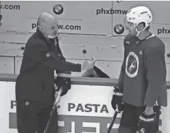  ?? GETTY IMAGES ?? Coyotes coach Rick Tocchet talks with Taylor Hall during practice at Gila River Arena on July 23 in Glendale.