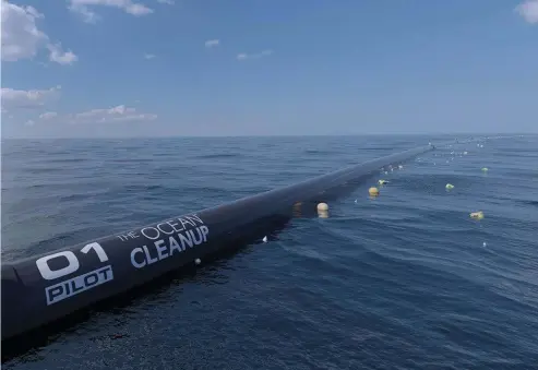  ??  ?? The barriers that The Ocean Cleanup will deploy measure 1-2km in length and aim to capture larger plastics before they degrade