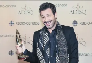  ?? PHOTOS: GRAHAM HUGHES/THE CANADIAN PRESS ?? Adam Cohen accepted an honorary Félix trophy on behalf of his father Leonard Cohen. A number of artists performed the Cohen staple Hallelujah during the tribute.