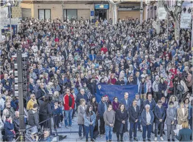  ?? Jordi Otix ?? Concentrac­ión contra la violencia machista en la plaza de la Vil·la de El Prat del Llobregat.