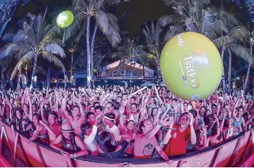  ??  ?? From sunrise to sundown, Boracay is the island that never sleeps, and #LaBoracay is now at its peak. Globe took over summer with one of the biggest events of the weekend.