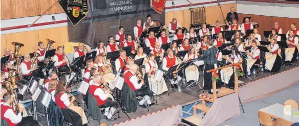  ?? FOTO: MUSIKKAPEL­LE ?? Beim Jahreskonz­ert der Musikkapel­le Waldburg-Hannober gab es für die Zuhörer ein anspruchsv­olles Repertoire zu hören.