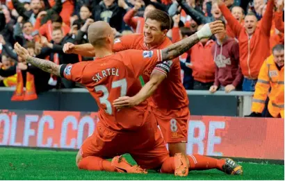  ?? AFP ?? Liverpool’s Martin Skrtel celebrates with Steven Gerrard after scoring the second goal. —