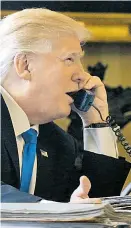  ?? Foto: Reuters / Jonathan Ernst ?? Donald Trump bei seinem ersten Telefonat mit Merkel Ende Jänner.