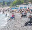  ?? FOTO: IMAGO ?? Urlauber im April 2018 am Strand bei Antalya.