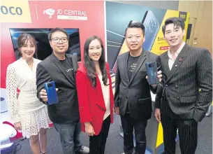  ??  ?? Jonathan Kang, second right, general manager of Xiaomi Thailand, and Ms Rvisra, centre, at the launch of the POCO X3 NFC smartphone in Thailand. The collaborat­ion is part of JD Central’s 9.28 Birthday Fest.