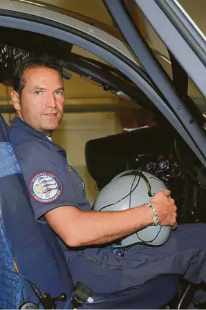  ?? ZORE ?? Pilot des Polizeihub­schraubers „Flir“, am Dachstein in der Steiermark