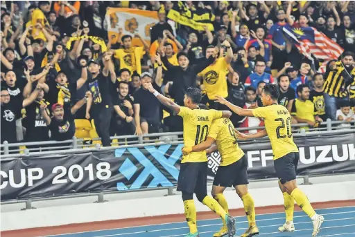  ?? — Gambar Bernama ?? AKSI MANTAP: Norshahrul Idlan Talaha meraikan kejayaan bersama pasukannya dalam aksi kumpulan A di antara Malaysia menentang Laos pada Kejohanan Piala AFF Suzuki 2018 di Stadium Nasional Bukit Jalil, Kuala Lumpur malam kelmarin.