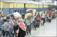  ?? SANTOSH KUMAR/HT ?? ■
Migrant workers arrive at Danapur station in Patna on Thursday to board trains to their hometowns.