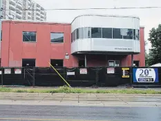  ?? MATHEW MCCARTHY WATERLOO REGION RECORD ?? COVID-19 restrictio­ns at the supervised drug consumptio­n site, on Duke Street in downtown Kitchener, include screening clients for symptoms and limiting the number of people allowed into the building.