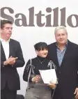  ?? ?? Valores. Los asistentes recibieron un diploma de participac­ión de manos del Alcalde.