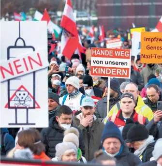  ?? ?? En Austria,
Francia y Alemania persistier­on las protestas contra restriccio­nes