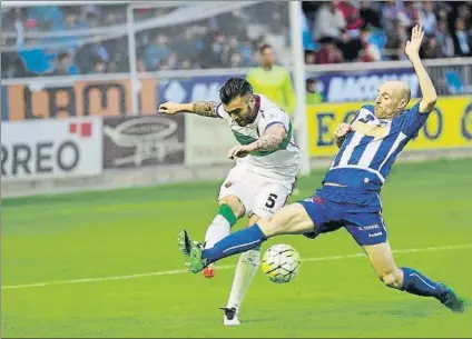  ??  ?? La última visita del Deportivo Alavés a Elche, en
Segunda División, se saldó con victoria del equipo babazorro por la mínima (0-1)