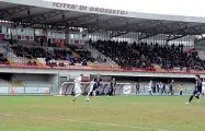  ??  ?? Lo stadio Zecchini, dal quale è stato sfrattato il Grosseto