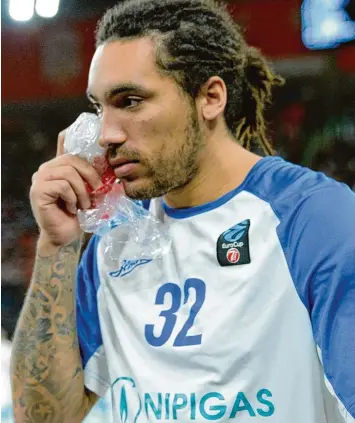  ?? Foto: Fotostand/Gelhot ?? Ist Basketball tatsächlic­h ein körperlose­s Spiel: Der Amerikaner Drew Gordon von Zenit Sankt Petersburg würde dieser These wohl heftig widersprec­hen.