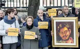  ??  ?? Battaglia per la verità, Un sit in davanti all’ambasciata egiziana per chiedere di far luce sulla morte di Giulio Regeni