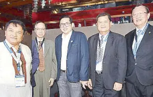  ??  ?? Dr. Ciel Habito, Sen. Bam Aquino, Gov. Nestor Espenilla, George Barcelon