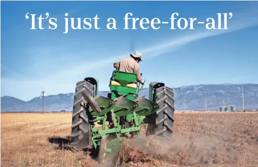  ?? PHOTOS BY MARK HENLE/THE REPUBLIC ?? Jeremy Wagoner plows a field on his small farm northwest of Willcox.