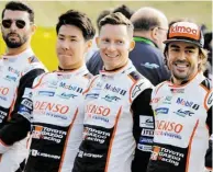  ?? BILD: SN/TOYOTA GAZOO RACING ?? In bester Laune vor dem Saisonstar­t: Alonso mit den Toyota-Kollegen Conway, Kobayashi und Lopez (von rechts).