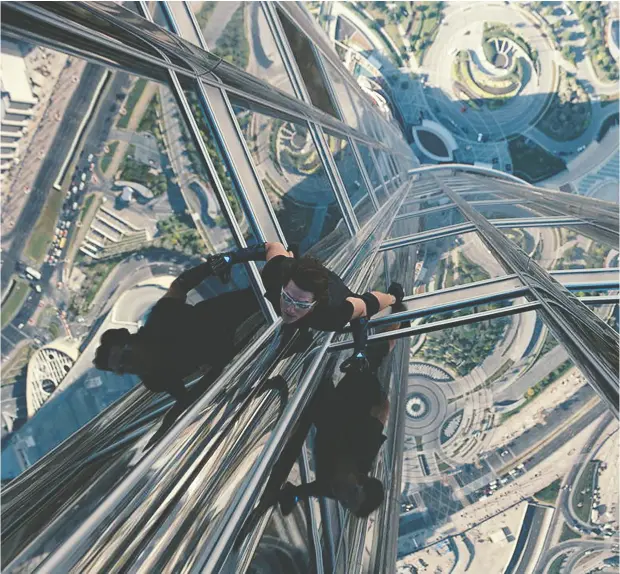  ?? Paramount Pictures / Skydance Production­s ?? Hollywood superstar Tom Cruise is known for performing most of his own death- defying stunts in the Mission: Impossible movies,
including scaling the outside of Dubai’s 163-storey Burj Khalifa in 2011’s Mission: Impossible — Ghost Protocol.