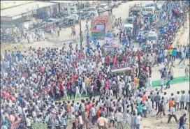  ??  ?? The funeral procession of army jawan Rajendra Singh in Jaisalmer on Monday.
HT PHOTO