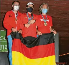  ?? Foto: Verena Meyer ?? Das deutsche Geher‰Team um (von links) Joachim Maier, Steffen Meyer (beide SV Breitenbru­nn) und Patrick Seck (PSV Berlin) holte über zehn und 30 Kilometer zwei Mal Gold bei der Masters‰EM auf Madeira.