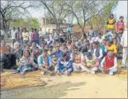  ?? PTI ?? Locals stage a protest in Unnao district on Thursday.