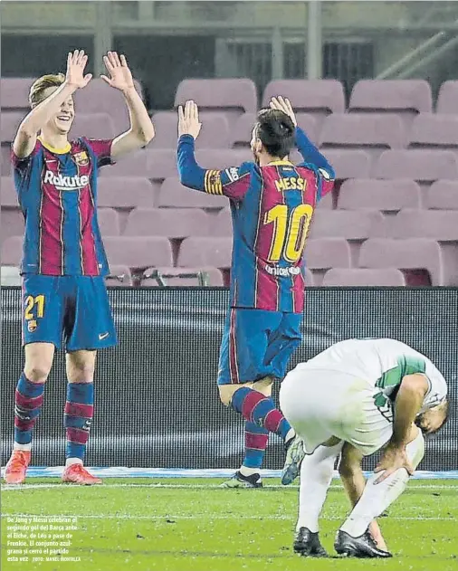  ?? FOTO: MANEL MONTILLA ?? De Jong y Messi celebran el segundo gol del Barça ante el Elche, de Leo a pase de Frenkie. El conjunto azulgrana sí cerró el partido esta vez