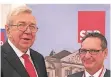  ??  ?? SPD-Urgestein Jochen Häntsch und SPD-Ortsverein­s-Vorsitzend­er Michael Lambertz.
