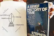  ??  ?? Stephen Hawking’s book and scripts are displayed at auction house Christie’s in London on Friday.