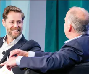  ?? THE CANADIAN PRESS/HO-RED BOX PICTURES-SCOTT EKLUND ?? Ryan Holmes, left, CEO of Hootsuite, chats with Geoff Entress of Pioneer Square Labs at the 2017 Cascadia Innovation Corridor Conference in Seattle, Wash., last Wednesday.