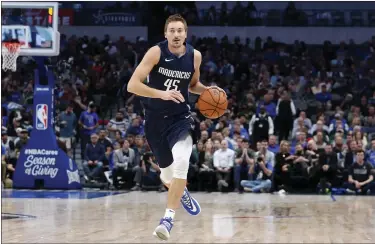  ?? TONY GUTIERREZ - THE ASSOCIATED PRESS ?? Guard Ryan Broekhoff, seen playing for the Dallas Mavericks in a game last November, will have a chance to insert himself to the shuffle on the perimeter when the Sixers convene training camp next week ahead of the Orlando restart.