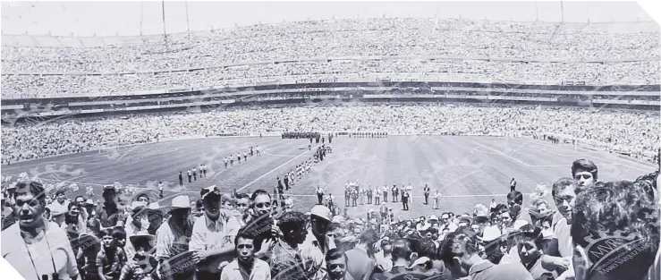  ?? FOTO: FOTOTECA, HEMEROTECA Y BIBLIOTECA "MARIO VÁZQUEZ RAñA" ?? El público, con su pasión y entrega da vida a las canchas y escenarios deportivos de todo el mundo.