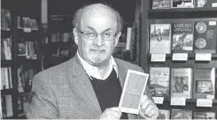  ??  ?? RUSHDIE. Perseguido desde hace más de 28 años.