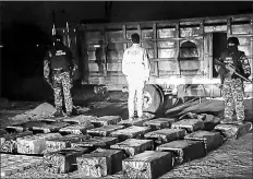  ?? Archivo / El comercio ?? • En septiembre pasado, agentes de la policía incautaron 1,1 toneladas de cocaína en la Base Aérea de Manta.