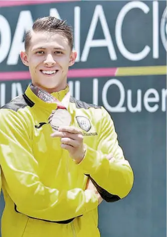  ?? /JORGE MEZA ?? Atleta juarense, Loera Trujillo multímedal­lista y selecciona­do nacional juvenil, el es Martin