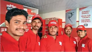  ??  ?? ⇦ At Mparts Plazas, trained staff ensure efficient support to Mahindra truckers.