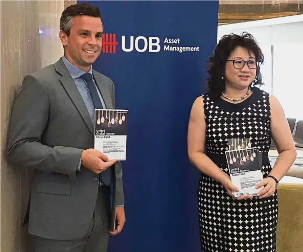  ??  ?? New fund: Sharp-Paul and Lim at the launch of the United Global Income Focus Fund by UOB Asset Management and Wellington­Management Singapore