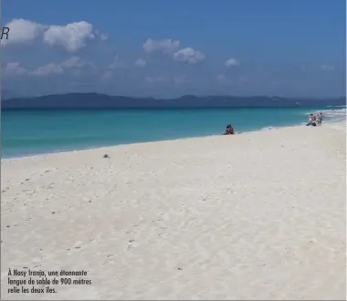  ??  ?? À Nosy Iranja, une étonnante langue de sable de 900 mètres relie les deux îles.