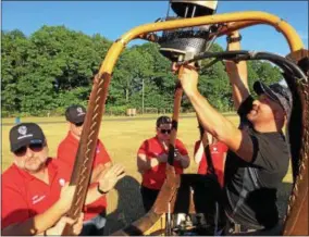  ?? PAUL POST — PPOST@DIGITALFIR­STMEDIA.COM ?? Lake George balloon pilot Todd Monahan, right, prepares his burner for a test flight.