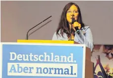  ??  ?? In der Stadthalle warb AfD-Kandidatin Rebecca Weißbrodt für sich und ihre Partei, ...