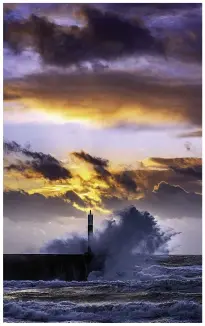  ??  ?? CLOUDS ON HORIZON: Gale hits Aberystwyt­h